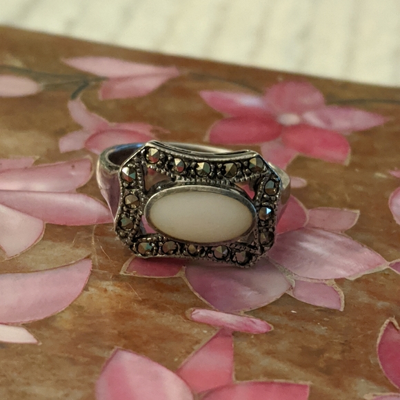 GORGEOUS Antique/Vintage 1950's Sterling Silver Ring with Real Diamonds - Picture 3 of 16